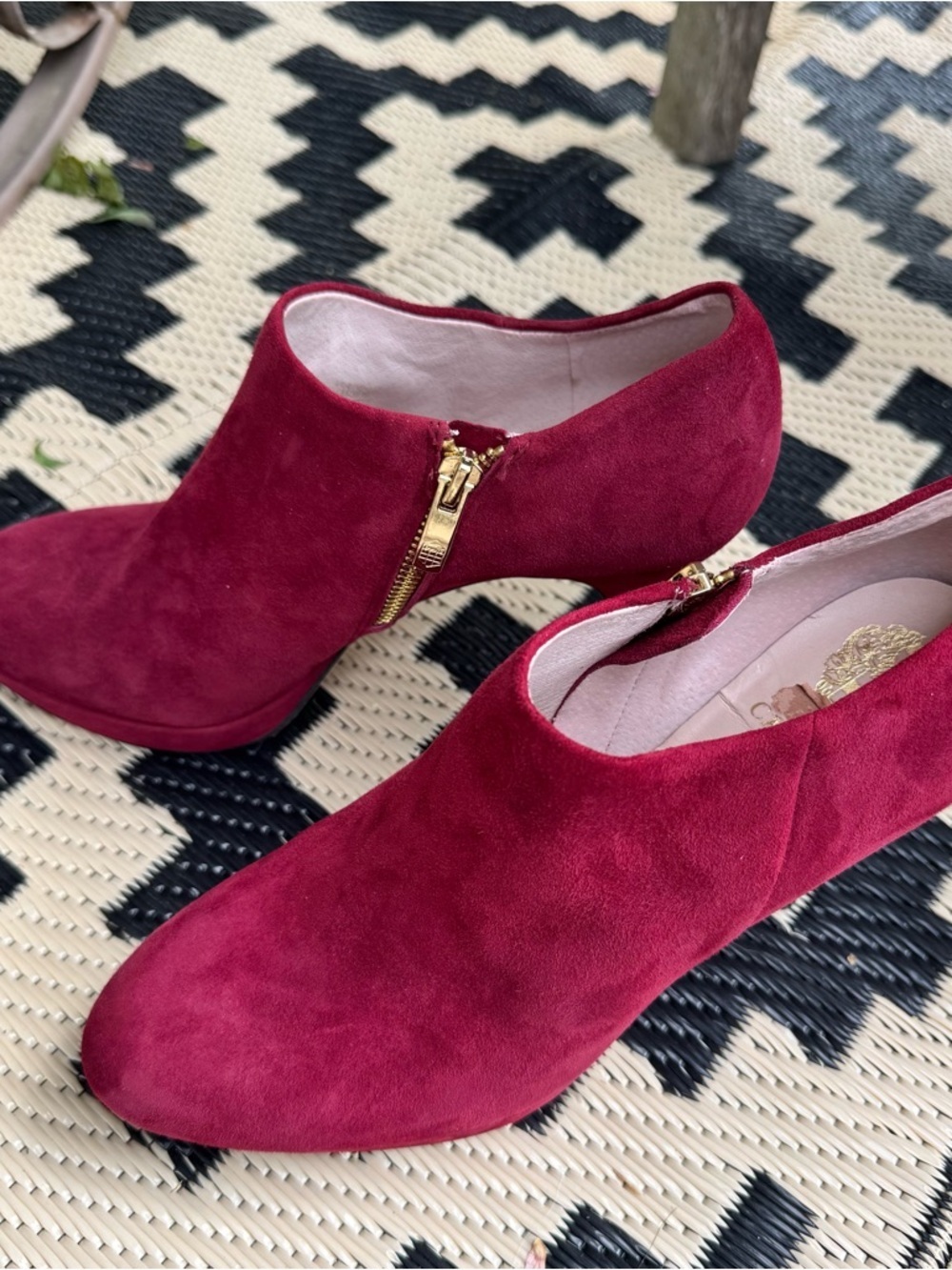 Vince Camuto Burgundy Suede Ankle Booties Heels Sz 8.5 Side Zip Leather Lined